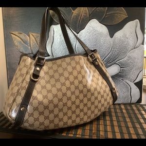 100% authentic Gucci shoulder bag!.